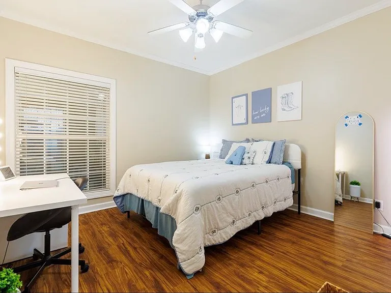 4004 Grey Oak Dr — Photo 2