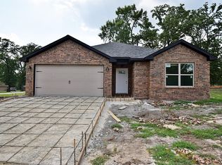 12990 W Southern Oaks St, Tahlequah, OK 74464