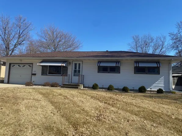 1709 Calhoun St, Peru, IL 61354