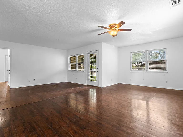 323 Hillcrest Ave — Photo 14