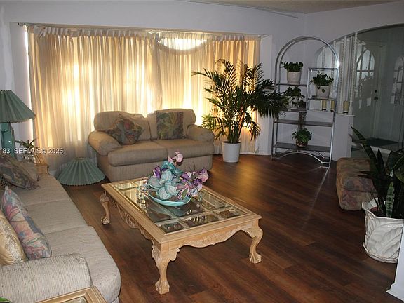 4th image of 1419 40th St