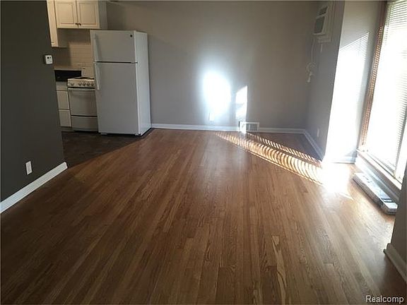 5th image of 416 La Plaza Ct