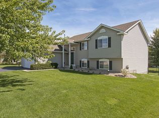 1047 Sparrow Rd, Waconia, MN 55387