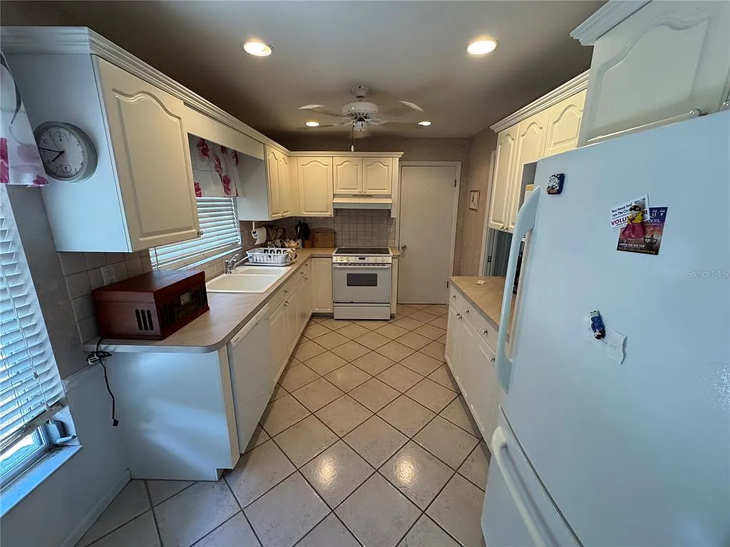 2 bed, 2.0 bath, 1330 sqft, $3,000 — Photo 3