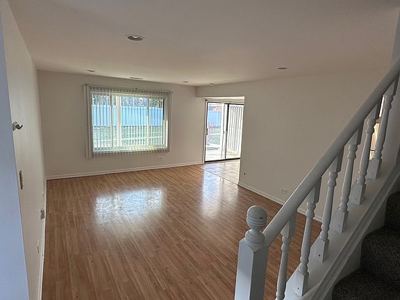 4th image of 388 Pierce Ct