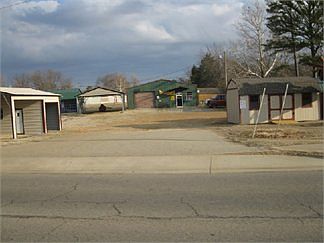 5th image of 704 W Main St
