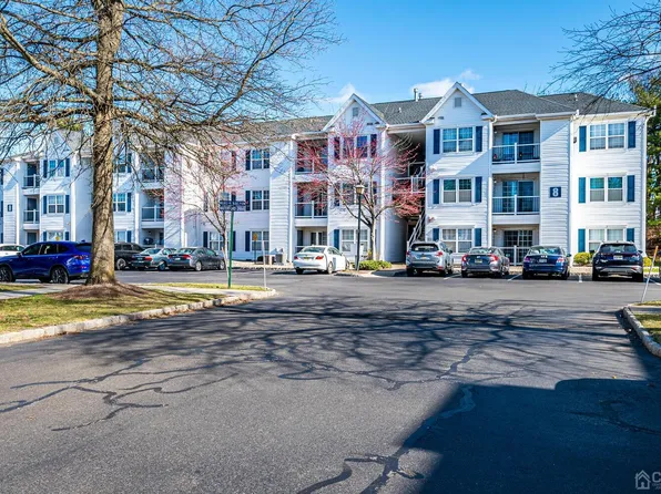 816 Waterford Dr, Edison, NJ 08817