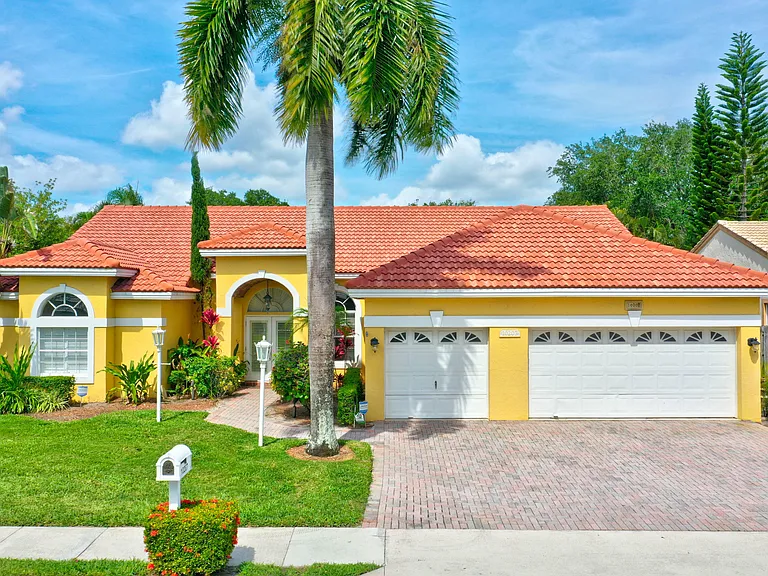 10207 Allamanda Blvd — Photo 43