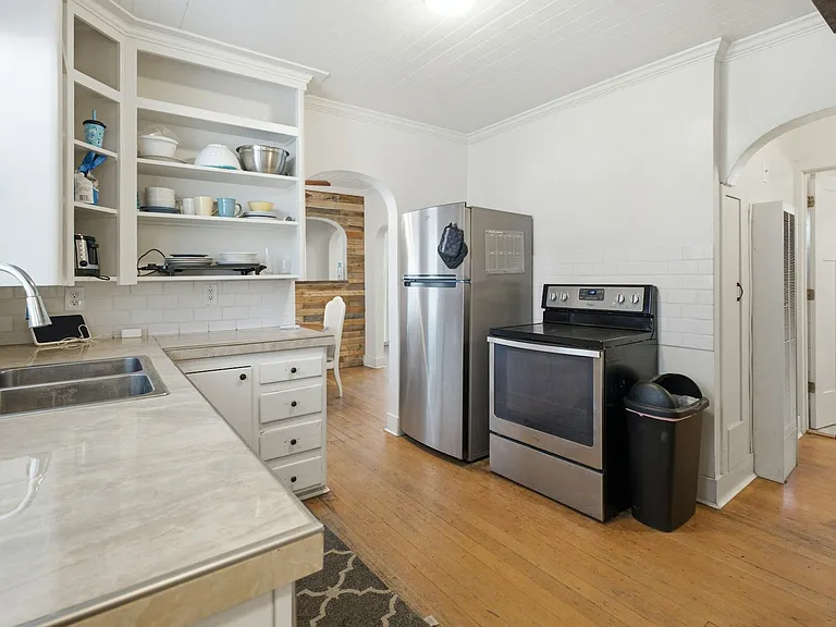 1032 W Center St — Photo 3