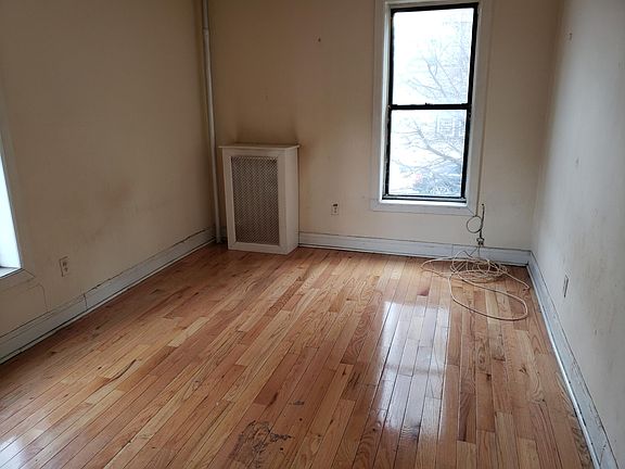4th image of 911 McLean Ave APT B9