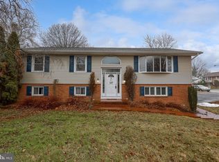 402 Philmont Dr, Lancaster, PA 17601