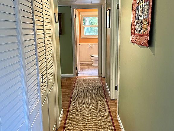 4th image of 912 E Park Ave