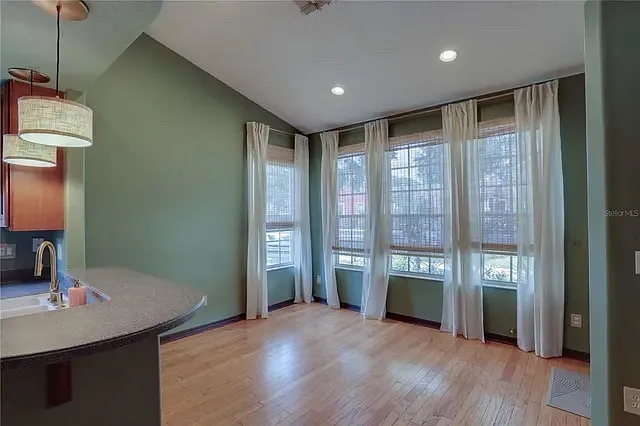 30 N Lawsona Blvd #30 — Photo 2