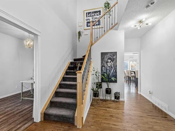 2 W Drake Landing Rd, Okotoks, AB T1S 2M2