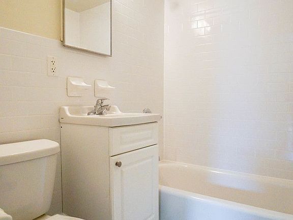 4th image of 307 E 94th St APT 4D