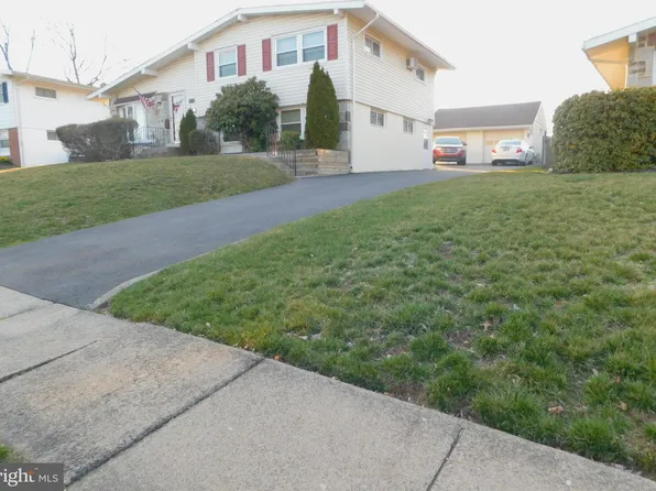 512 S Central Blvd, Broomall, PA 19008