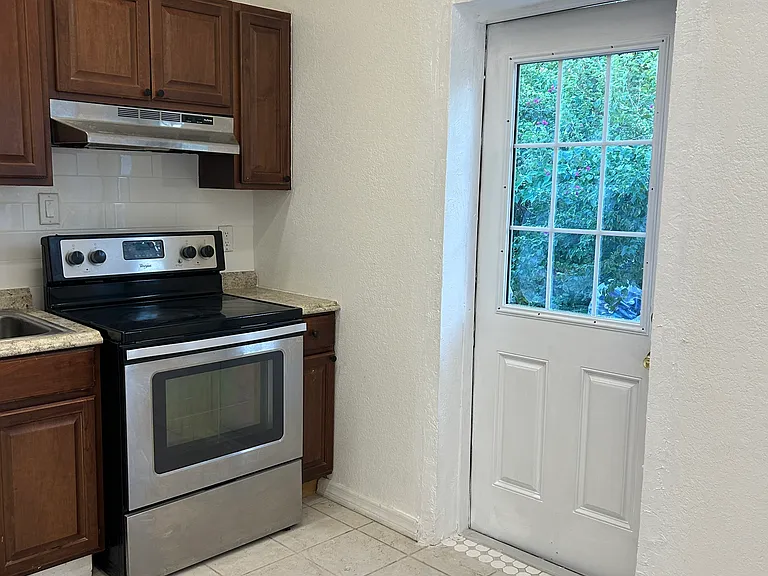 308 N Himes Ave — Photo 8