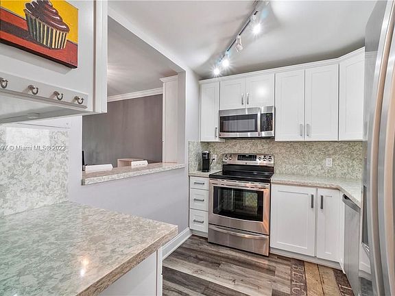 4th image of 1610 Lenox Ave APT 313