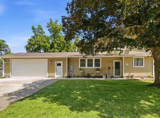 927 W 14th St, Cedar Falls, IA 50613
