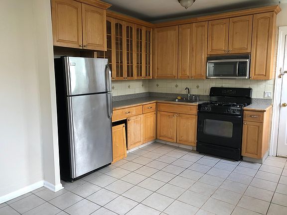 3rd image of 157 E Lincoln Ave Unit A