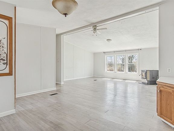 5th image of 20552 Pine Ave
