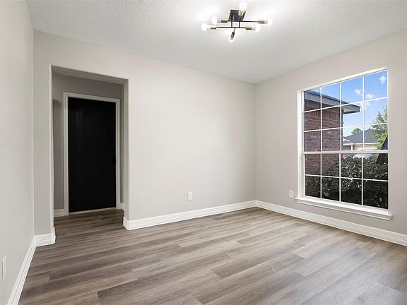 5th image of 2406 Pinpoint Dr