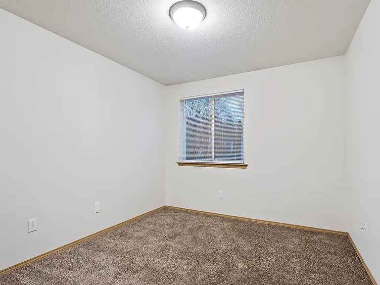 Jonathan's Place — Photo 12