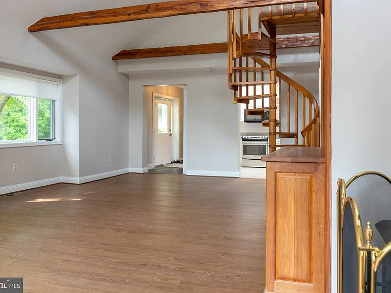 2031 Hillside Dr — Photo 8