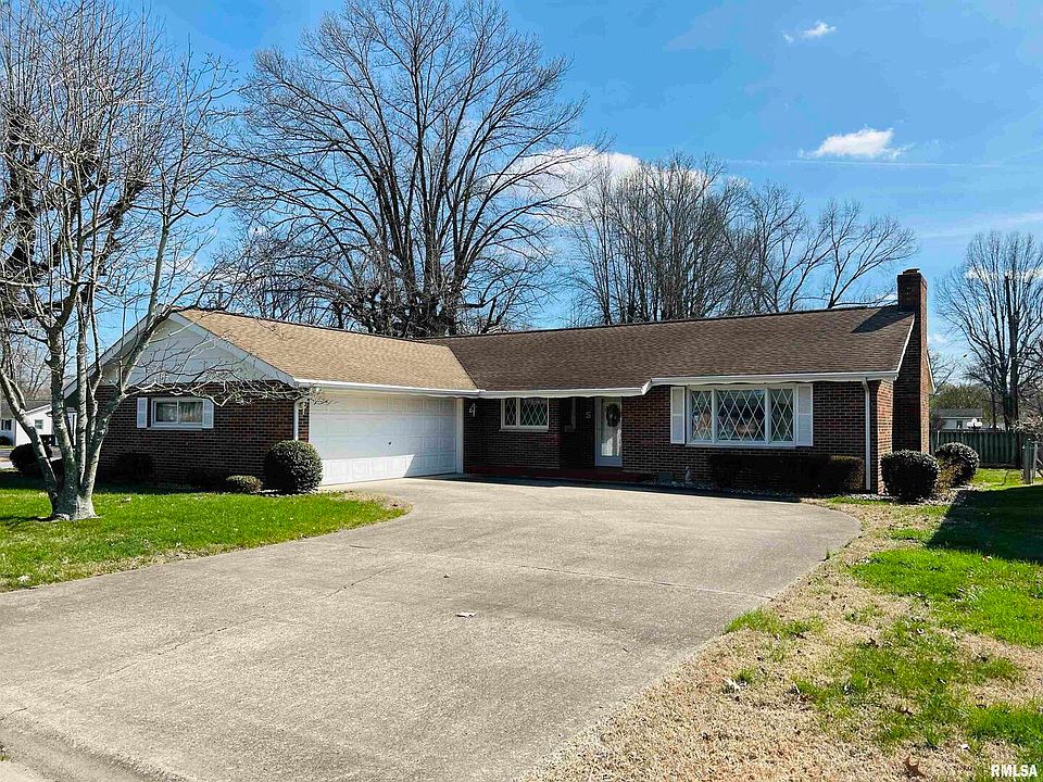 1st image of 5 Fairfax Dr