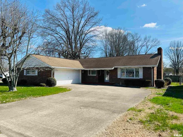 5 Fairfax Dr, Harrisburg, IL 62946