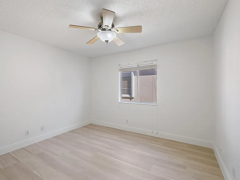 3800 Woodfield Dr — Photo 32