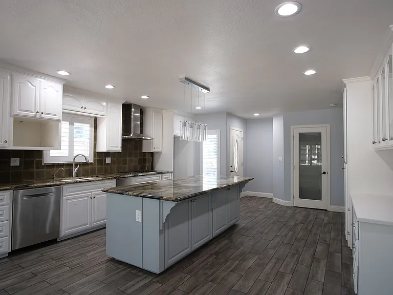 1436 Albany Ave — Photo 10
