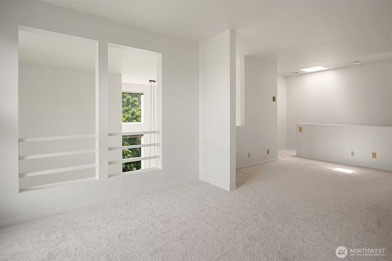 5th image of 535 Summit Avenue E #403