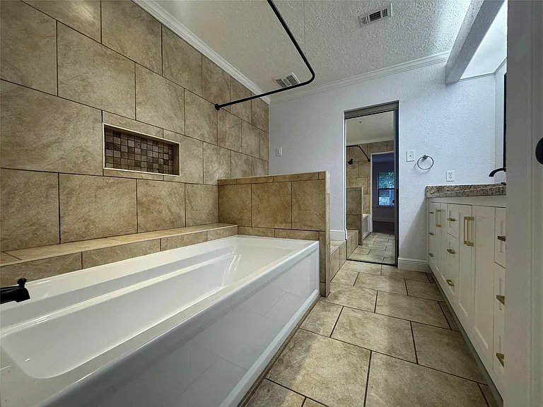 6608 Mesa Hollow Dr — Photo 7