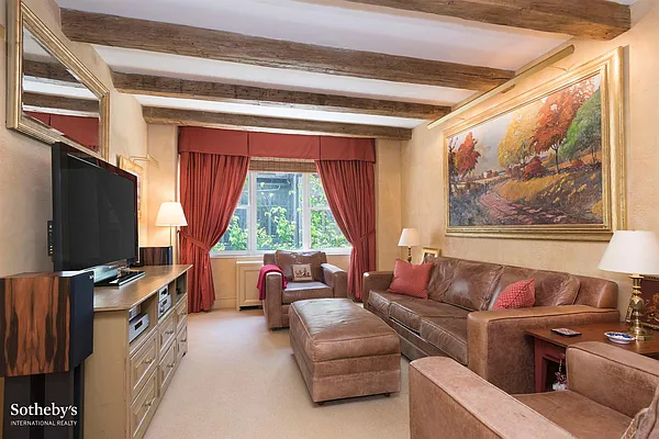 Sold by Sotheby's International Realty | media 17