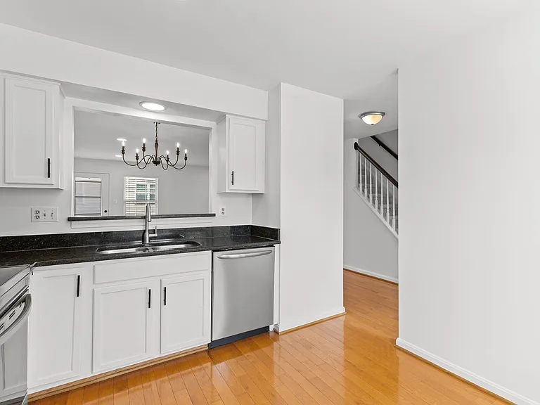 219 Frazer Dr — Photo 8