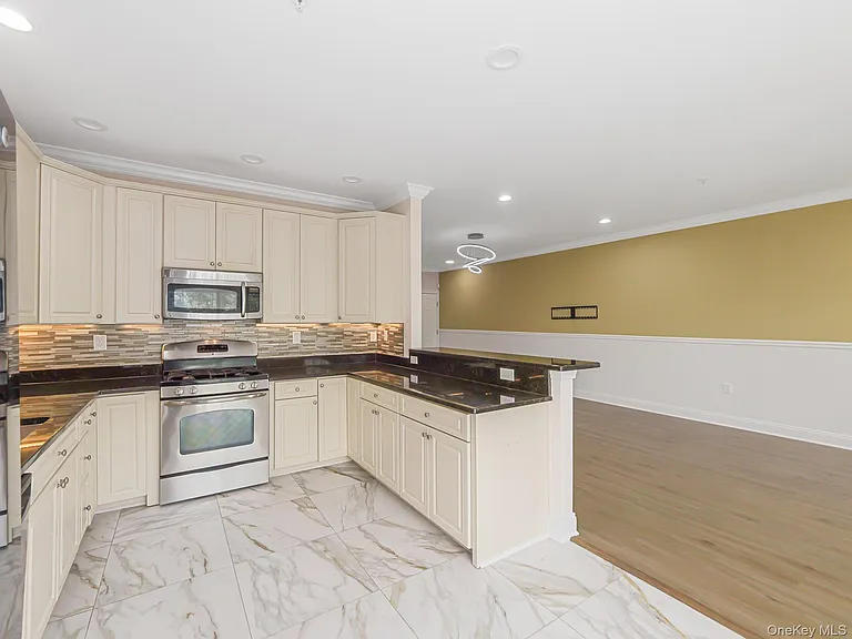 1115 Balsam Dr — Photo 14