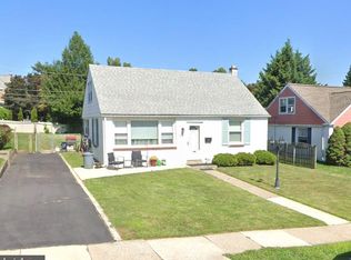 202 Rolling Rd, Broomall, PA 19008