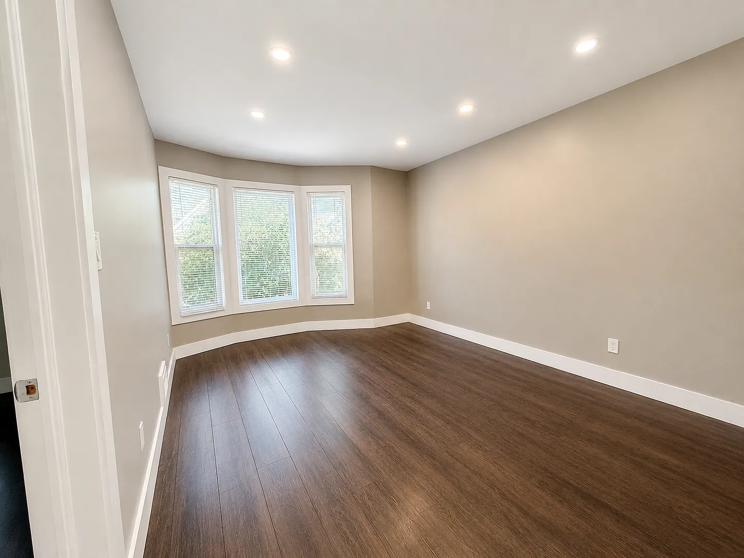 168 Sanford Ave S — Photo 2
