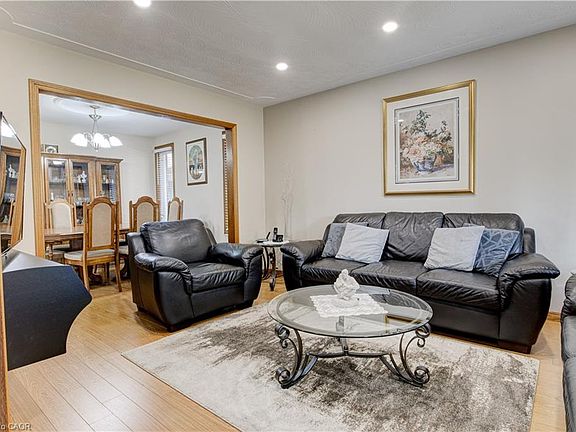 4th image of 67 Durham St