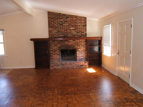 4th image of 1918 Langley Ave