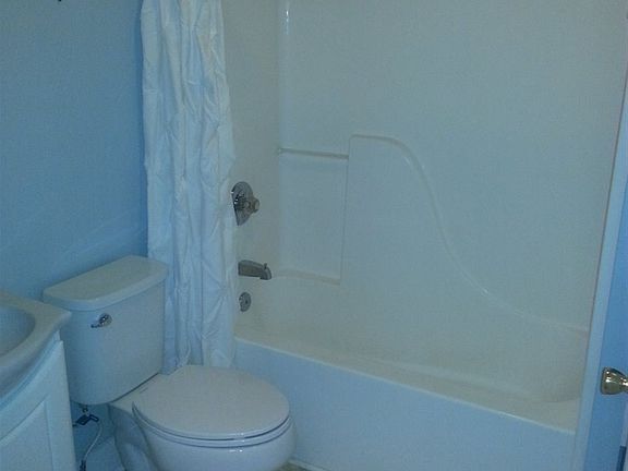 4th image of 404 E Highland Ave