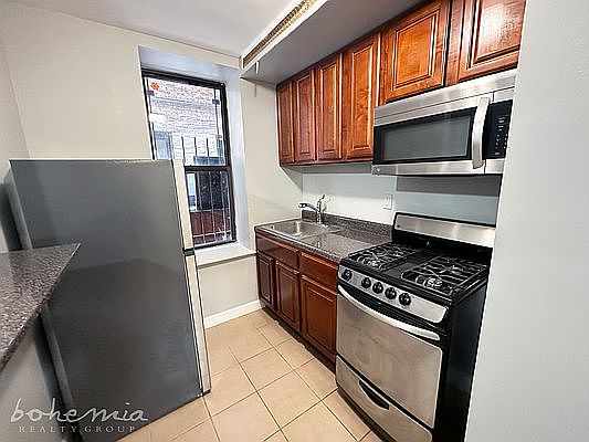 4th image of 235 W 146th St #C2