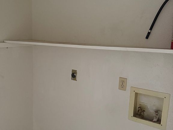 3rd image of 1074 Honeytree St