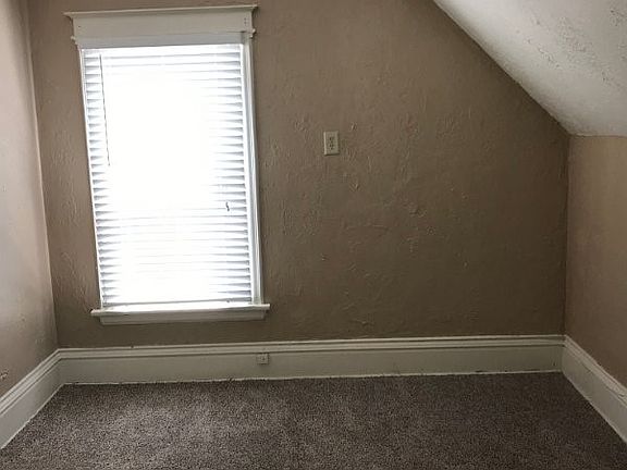 4th image of 2049 E Washington Ave
