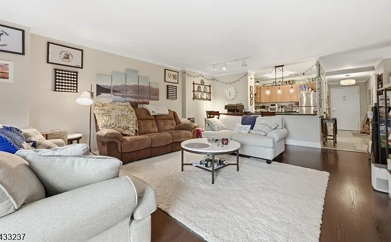 285 Aycrigg Ave #4J — Photo 6
