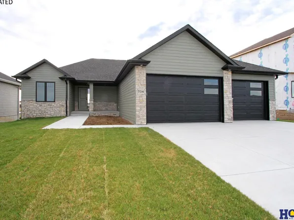 10930 Grantham Dr, Lincoln, NE 68527