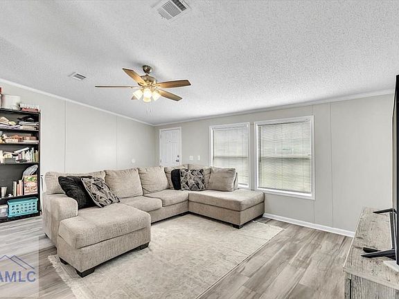4th image of 215 Worthington Dr NE