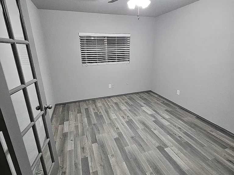 1401 Niagara Falls Ct — Photo 17