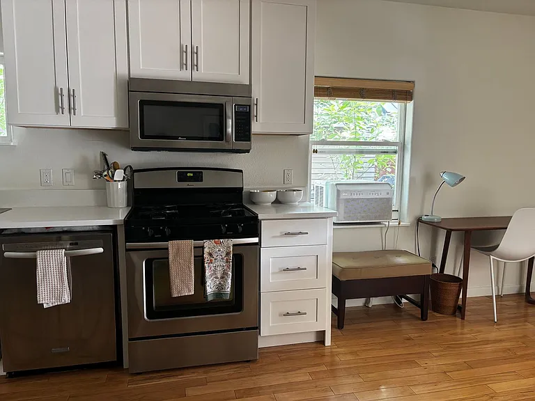 139 NW Broadway St — Photo 13